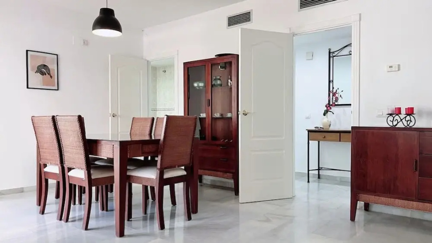 Spacious Poolside 3 Bedroom F-5