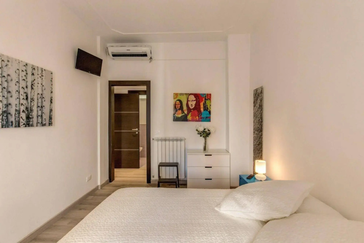Italy Rents Colosseum - Termini