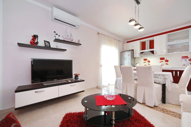 Apartment with sea view