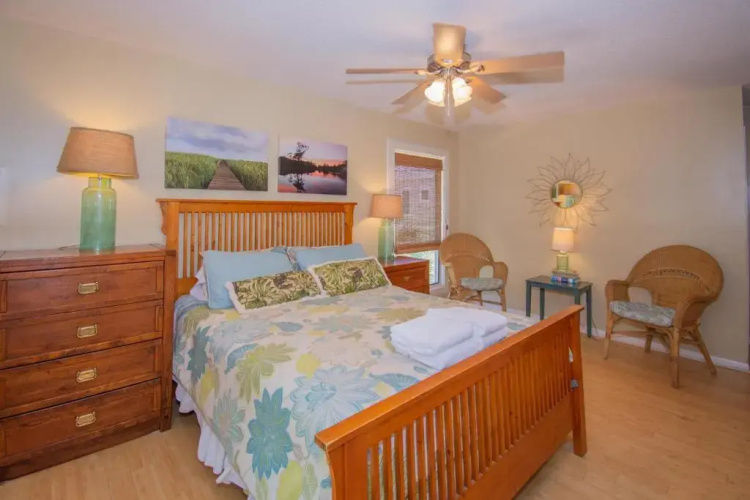 613 Dolphin Annex