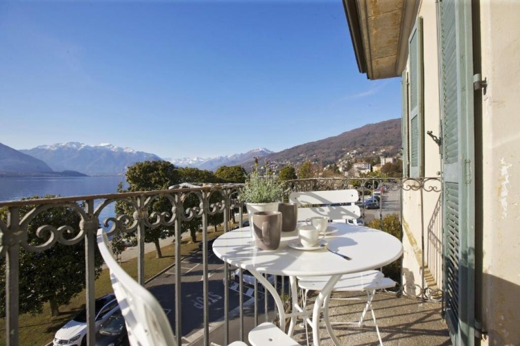 2 Bedrooms Apartment with balcony and with lake view