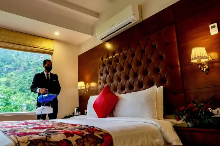 The Allure Grand Resort - Majestic Riverside Retreat