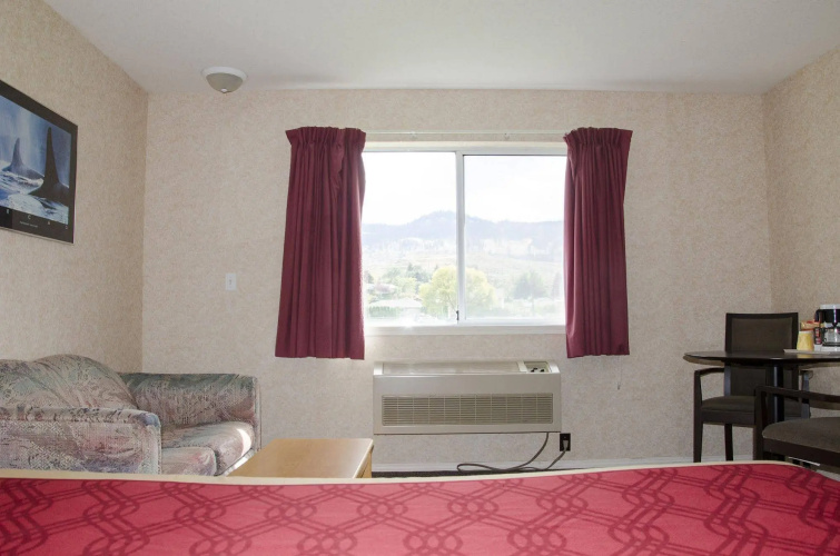 Econo Lodge Inn & Suites Kamloops
