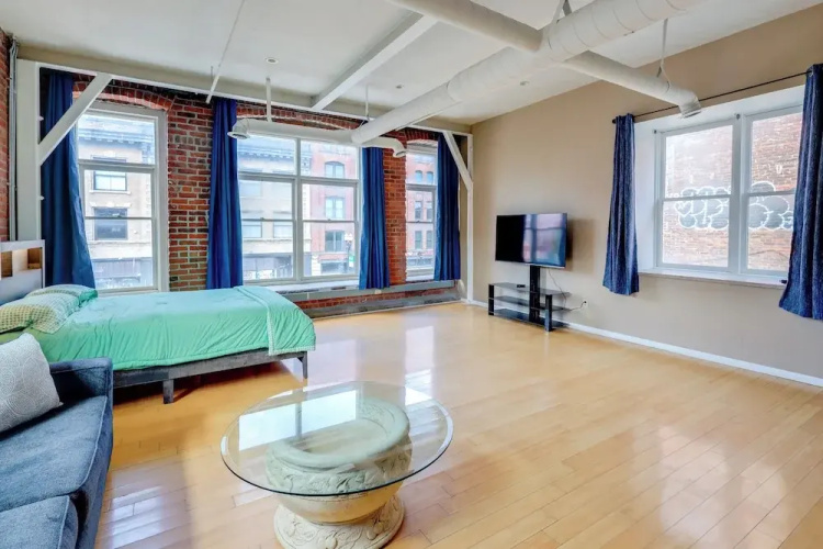 Prime Old Market Location: Walkable Omaha Condo!