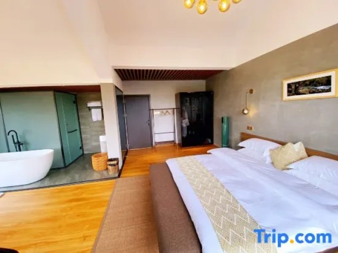Deluxe room with balcony and with sea view