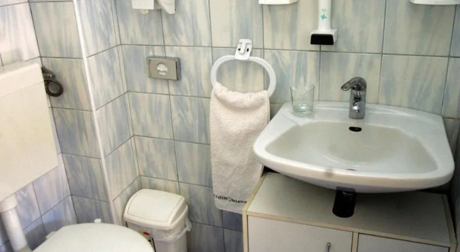Henrik Rooms & Apartments