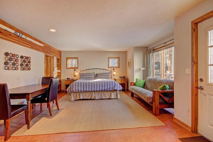 401 Creekside Townhome