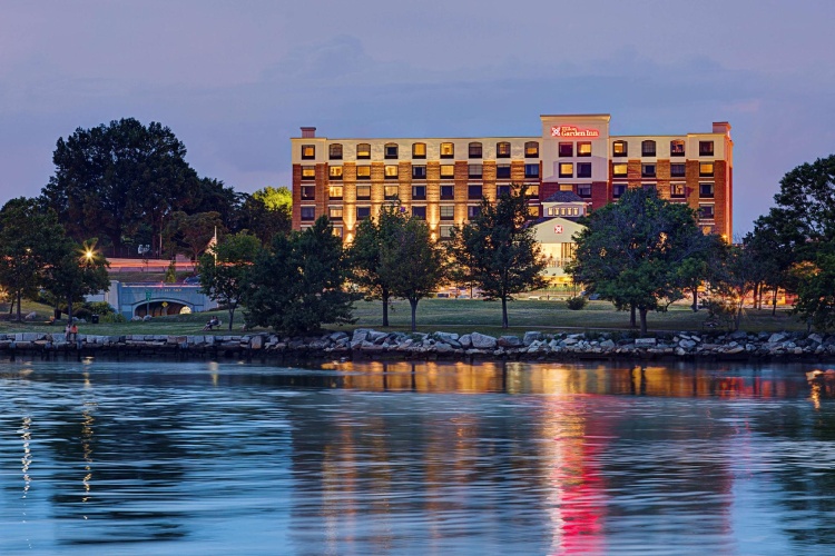 Standard Quadruple room with harbour view