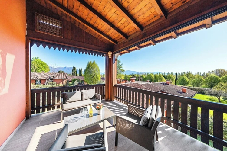 Apartment with land view