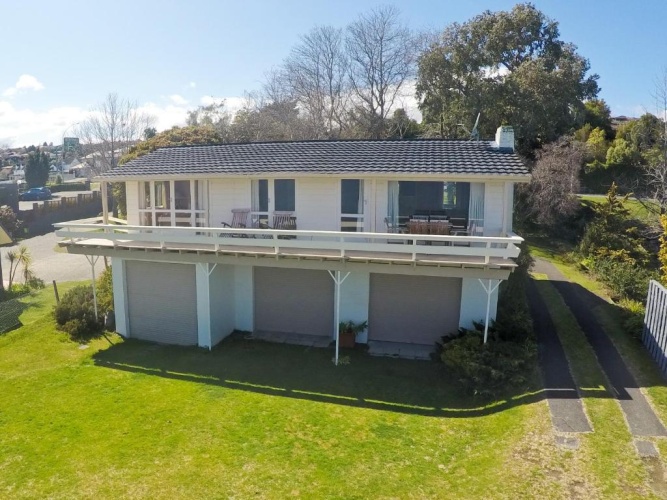 3 Bedrooms Cottage with lake view