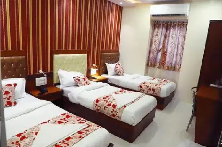 Hotel Golden Hyatt Inn