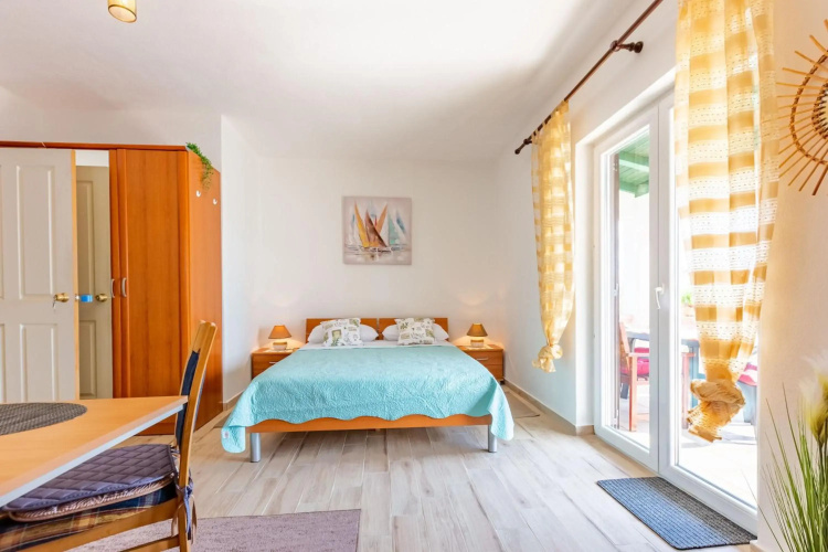 Mare-More studio w balcony and beach front and view