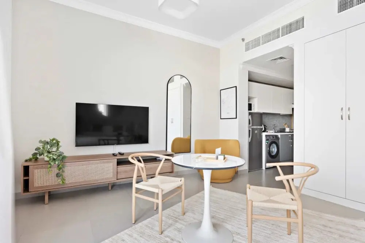 Spacious Studio in Art Gardens Gym Pool