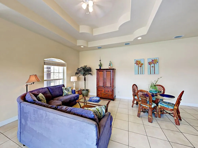 105 E Corral St Condo Unit D - 2 Br condo by RedAwning
