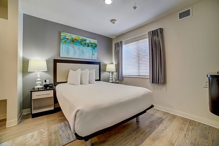 1 Bedroom Deluxe Suite