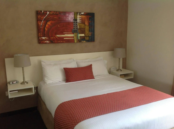 Glenelg Dockside Motel