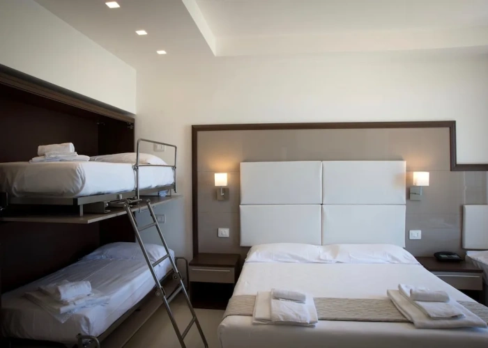 Deluxe Quadruple room with sea view