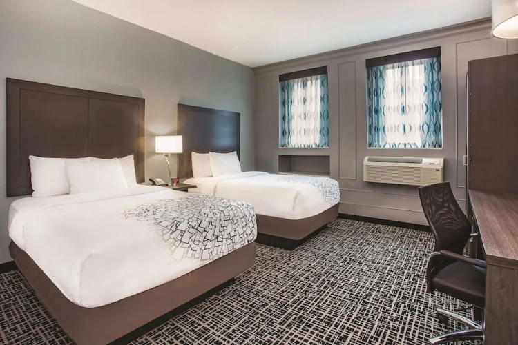 Deluxe Quadruple room