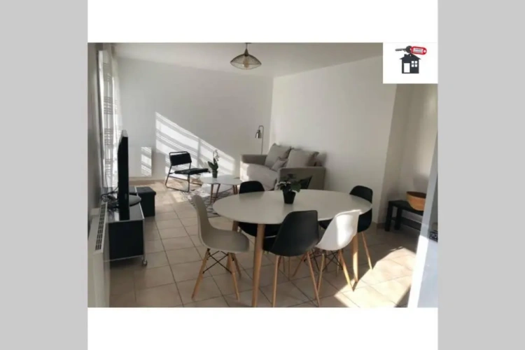 2 Bedrooms Apartment