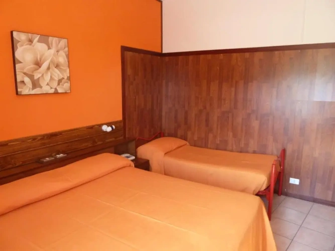 Standard Triple room
