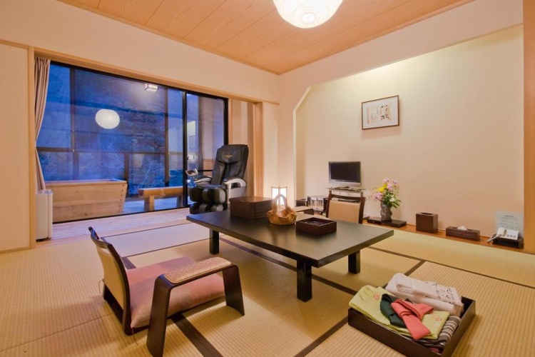 Standard room with mountain view