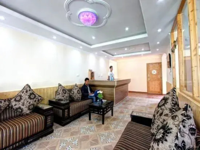 Hotel Manu Palace
