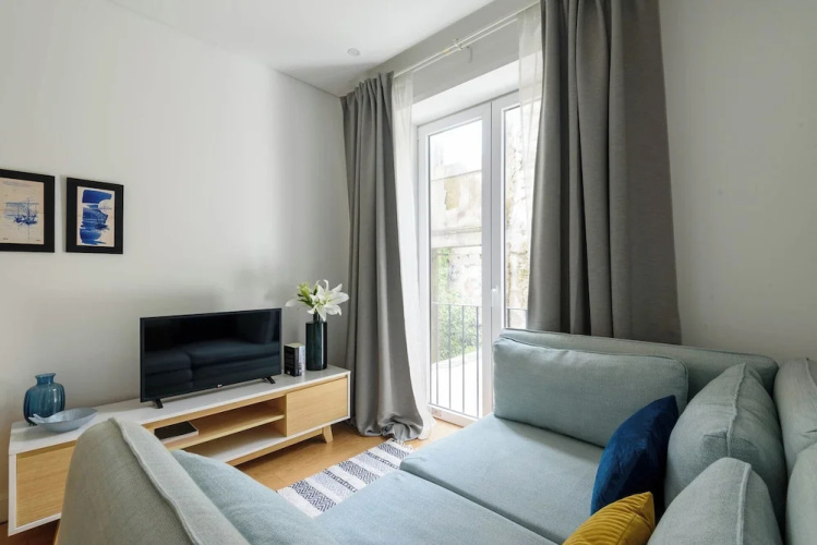 Almad3 Stylish Almada Hide-away