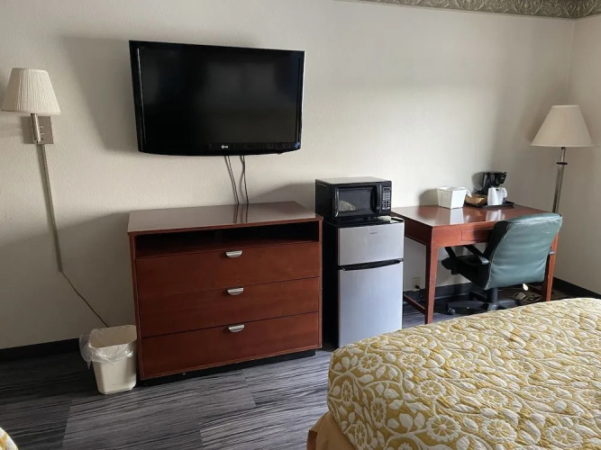 The Royal Inn & Suites