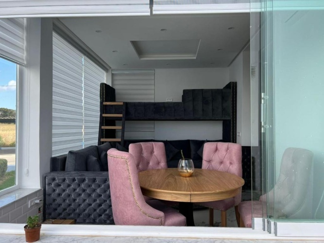 3 Bedrooms Apartment