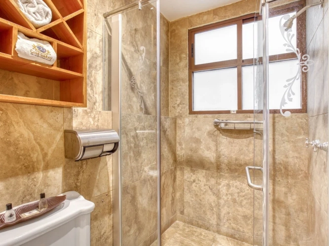 Deluxe Sextuple room