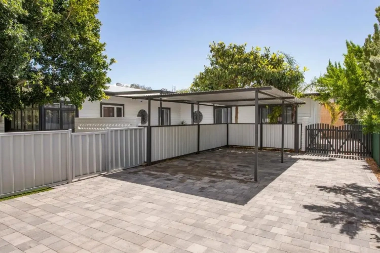 3 Bedrooms Cottage