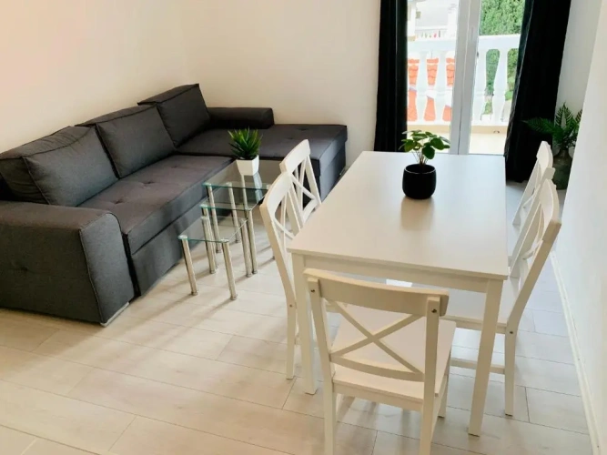 3 Bedrooms Apartment