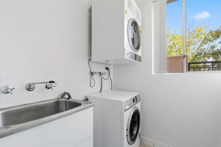 Stylish 2-bed Apartment With Pool in Camperdown