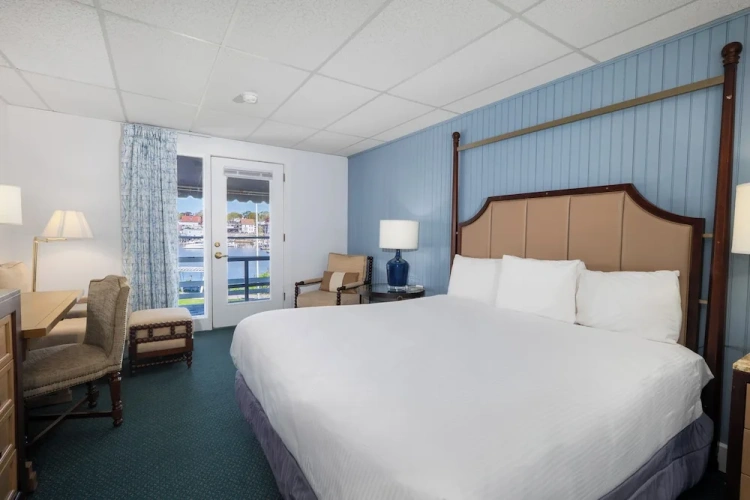Standard Double room with balcony and with harbour view