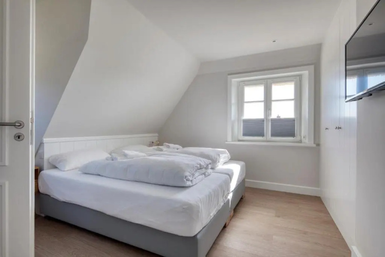 Rantum Dorf - Ferienappartments im Reetdachhaus 3 & 4
