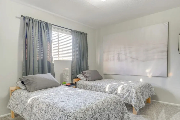 Walk to Conveniences: Tempe Condo w/ Pool!