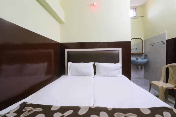 SPOT ON 48499 Hotel Monu
