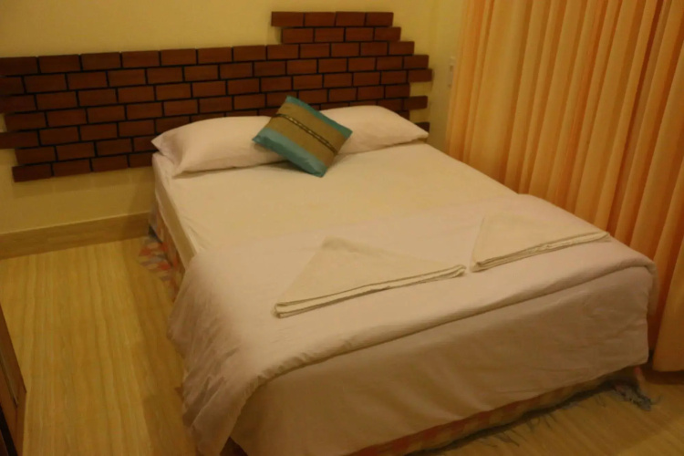 Ras Beach Inn