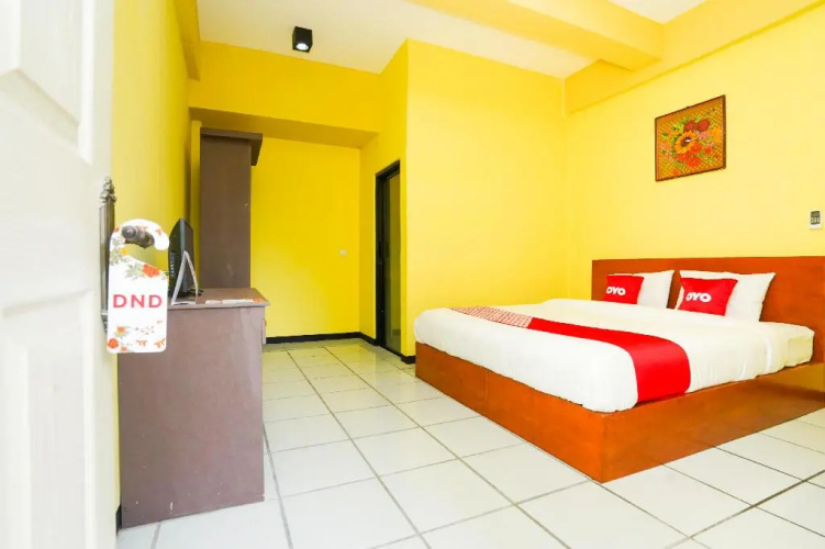 OYO 2493 Lotus Hotel Syariah