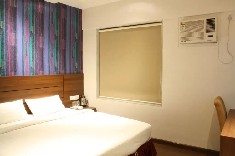 Collection O 15614 Hotel Olive Somwar Peth