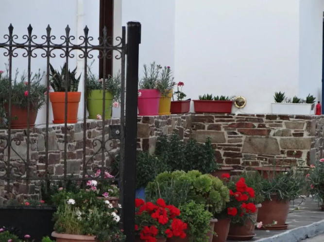 Tzamaros Studios Kythnos