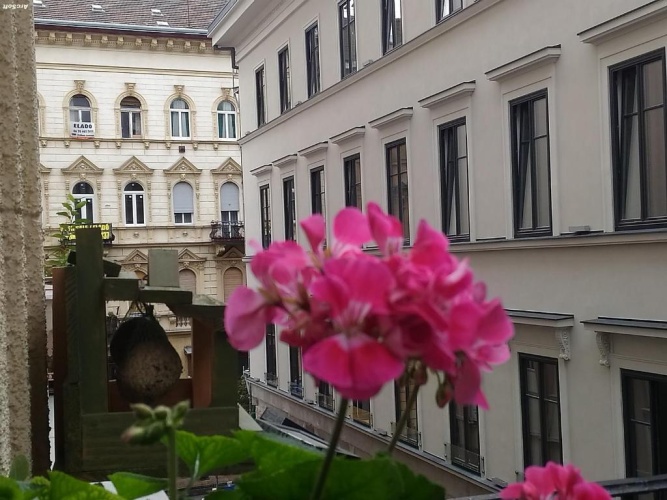 3 Bedrooms Apartment