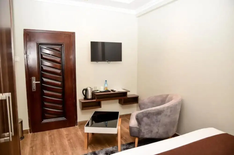 La Beila Hotel Meru