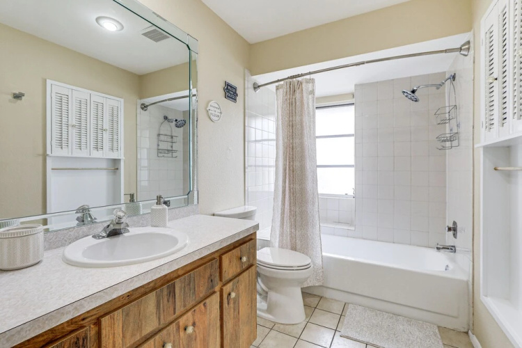 Sarasota Home w/ Private Pool ~ 10 Mi to Beach!