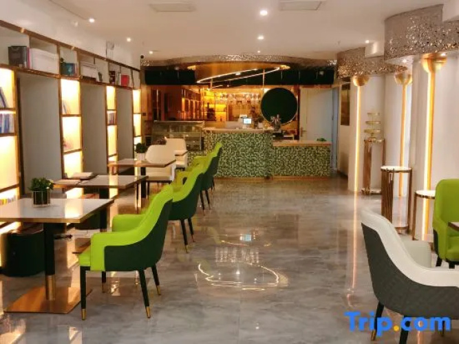 Clover  Smart hotel