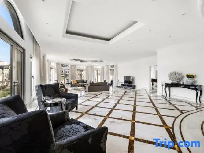 Luxury 5BR+M Private Villa | Direct Beach Access