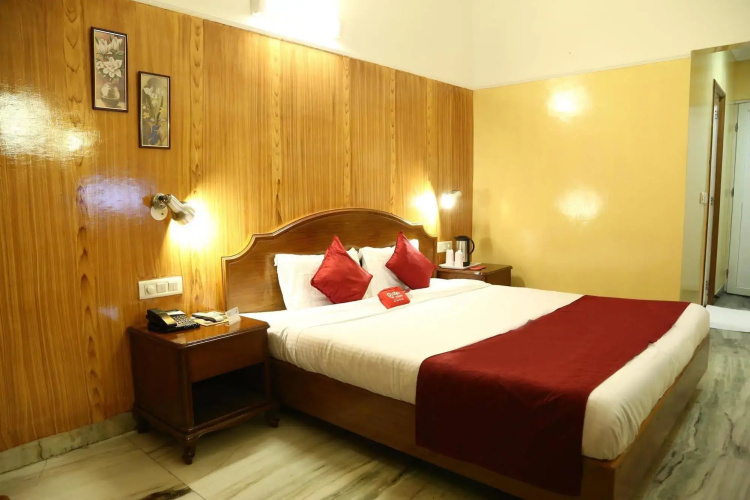 OYO 821 Sarao Hotel