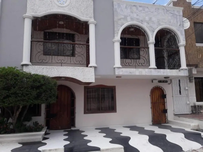 3 Bedrooms Apartment
