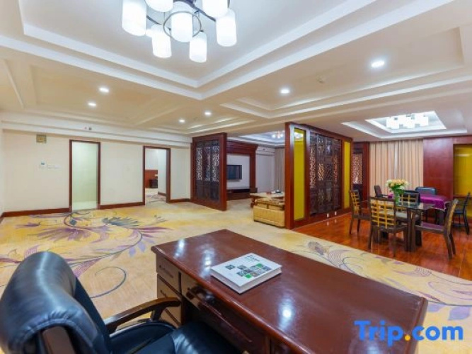 Yimenjun Township Hotel