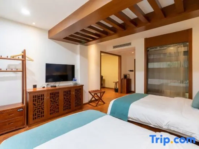 Standard Twin room with mountain view